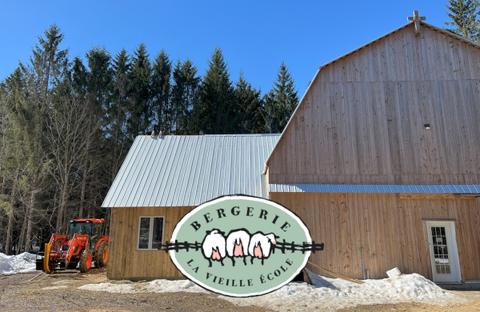 Ferme la vieille école SENC — ferme locale à Saint-Étienne-des-Grès